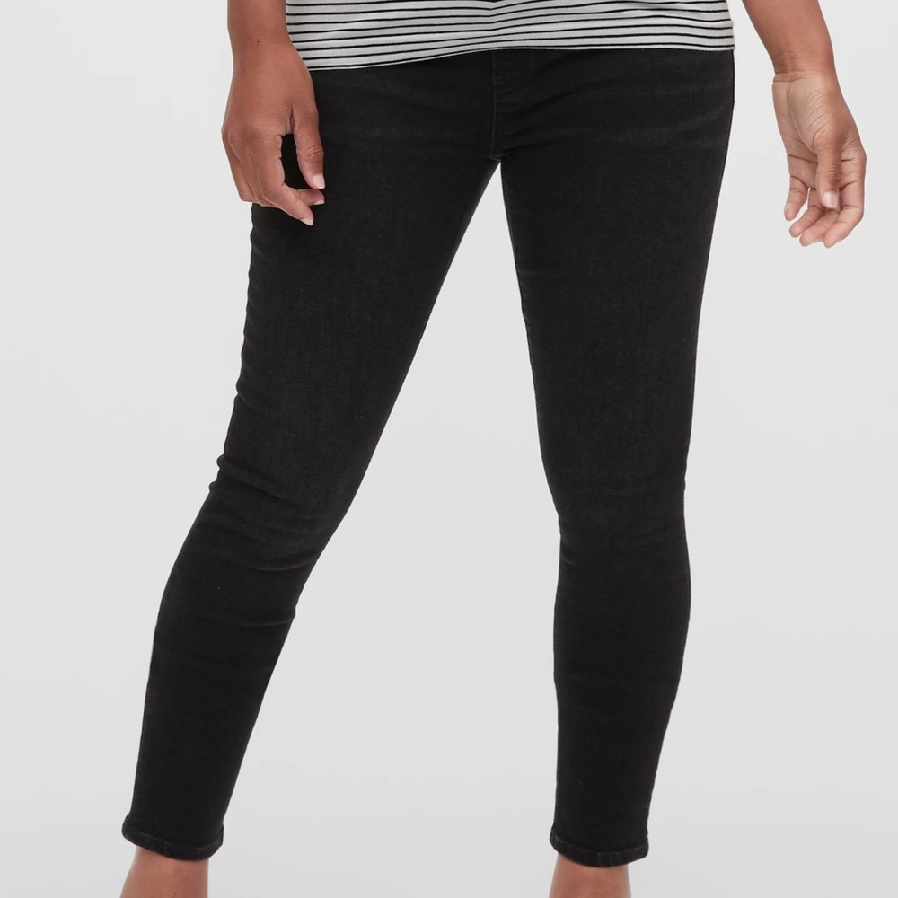 NWT GAP maternity jeans